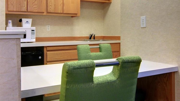 Americas Best Value Inn Edmonds Suite