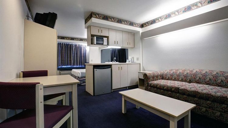 Americas Best Value Inn & Suites Suite