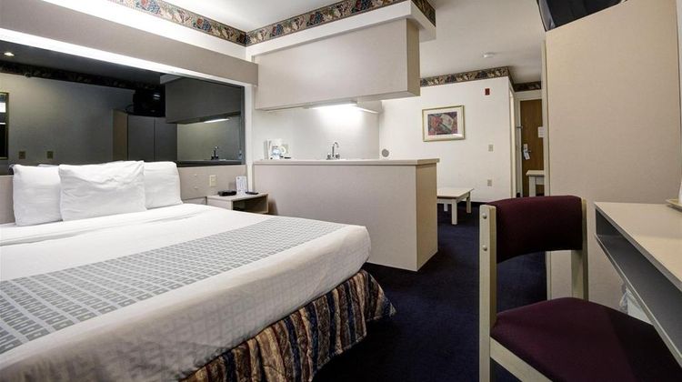 Americas Best Value Inn & Suites Suite