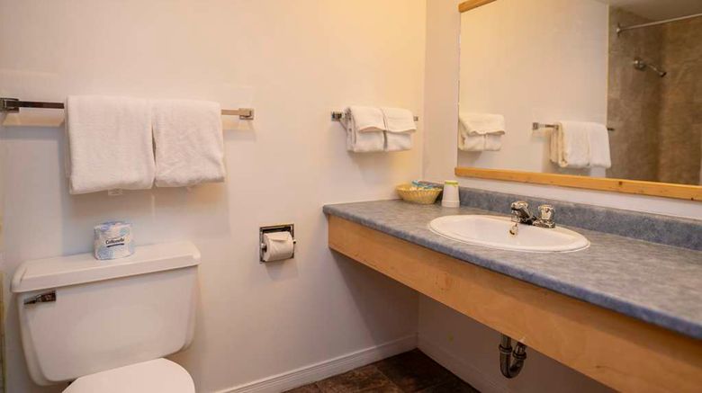 <b>Canadas Best Value Inn- River View Hotel Room</b>. Images powered by <a href="https://iceportal.shijigroup.com/" title="IcePortal" target="_blank">IcePortal</a>.