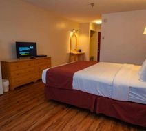 Canadas Best Value Inn- River View Hotel Room