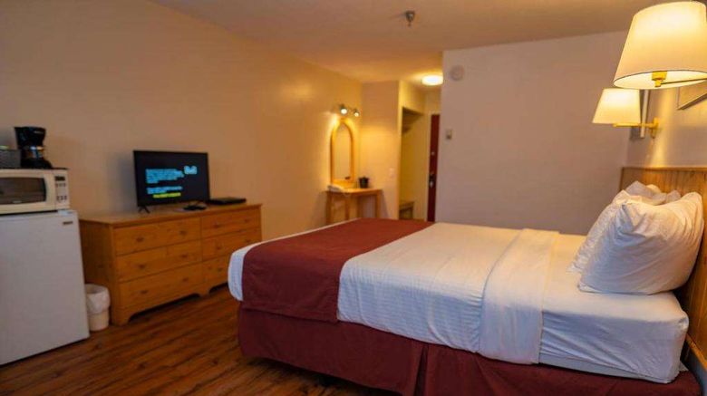 <b>Canadas Best Value Inn- River View Hotel Room</b>. Images powered by <a href="https://iceportal.shijigroup.com/" title="IcePortal" target="_blank">IcePortal</a>.