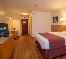 Canadas Best Value Inn- River View Hotel Room