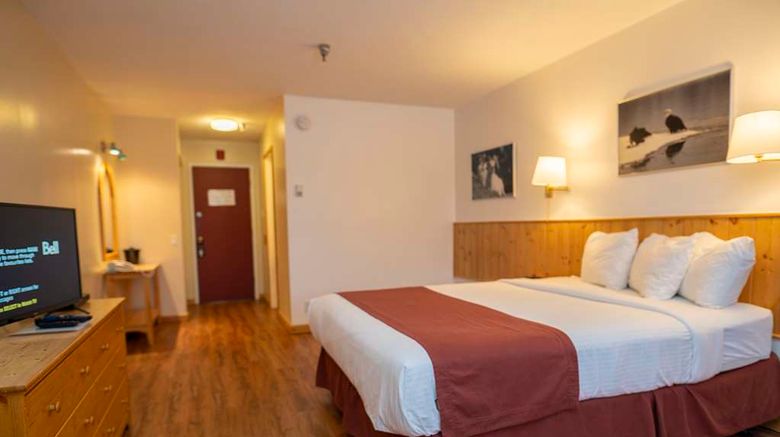 <b>Canadas Best Value Inn- River View Hotel Room</b>. Images powered by <a href="https://iceportal.shijigroup.com/" title="IcePortal" target="_blank">IcePortal</a>.
