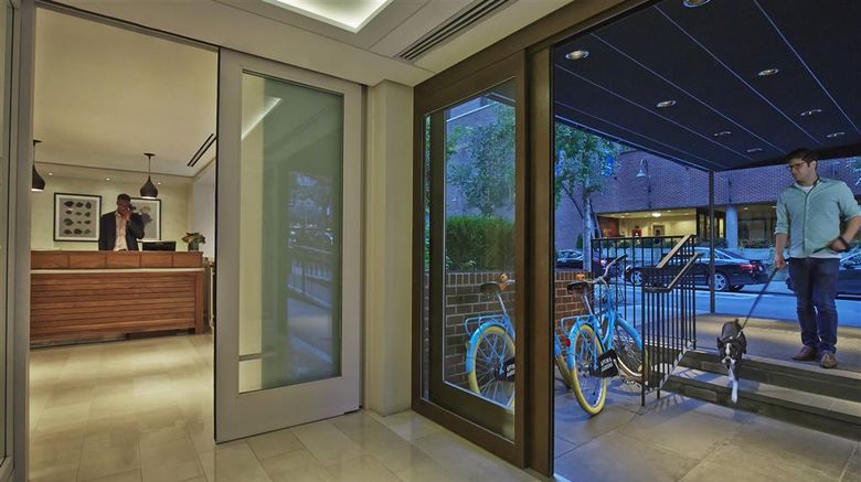 <b>The Gardens Sonesta ES Suites New York Lobby</b>. Images powered by <a href="https://iceportal.shijigroup.com/" title="IcePortal" target="_blank">IcePortal</a>.