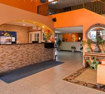 Americas Best Value Inn & Suites Madera Lobby