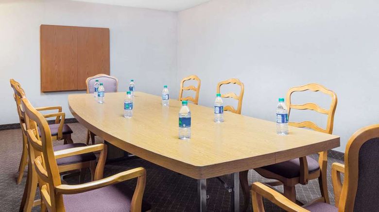 <b>Ramada Macon Meeting</b>. Images powered by <a href="https://iceportal.shijigroup.com/" title="IcePortal" target="_blank">IcePortal</a>.