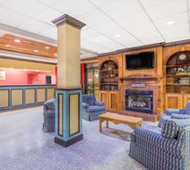 Ramada Macon Lobby