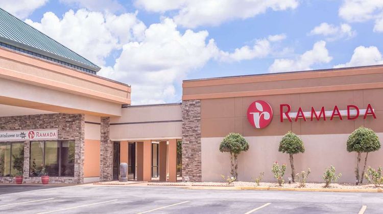 Ramada Macon Exterior