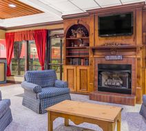 Ramada Macon Lobby