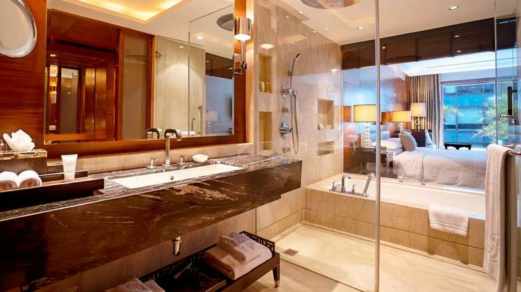 The Leela Ambience Gurgaon Room