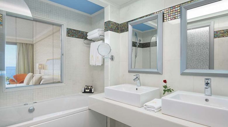 <b>Atrium Platinum Spa & Convention Resort Room</b>. Images powered by <a href="https://iceportal.shijigroup.com/" title="IcePortal" target="_blank">IcePortal</a>.