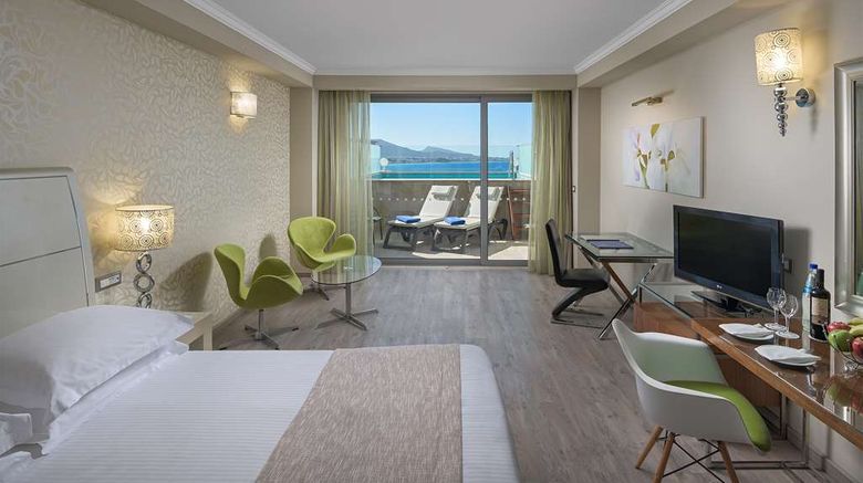 <b>Atrium Platinum Spa & Convention Resort Suite</b>. Images powered by <a href="https://iceportal.shijigroup.com/" title="IcePortal" target="_blank">IcePortal</a>.