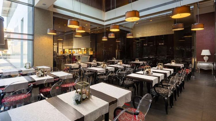 Golden Tulip Ana Dome Restaurant