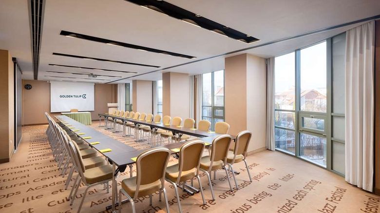<b>Golden Tulip Ana Tower Sibiu Meeting</b>. Images powered by <a href="https://iceportal.shijigroup.com/" title="IcePortal" target="_blank">IcePortal</a>.