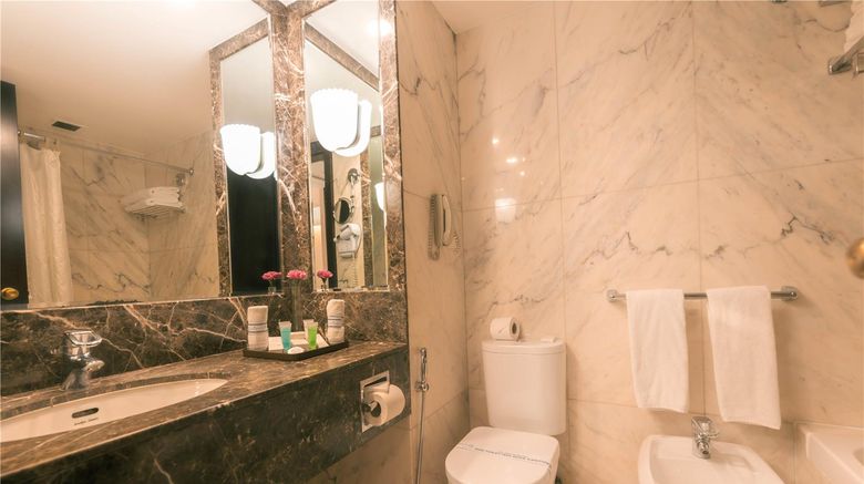 <b>Golden Tulip Bahrain Room</b>. Images powered by <a href="https://iceportal.shijigroup.com/" title="IcePortal" target="_blank">IcePortal</a>.