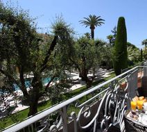Golden Tulip Cannes Hotel de Paris Exterior