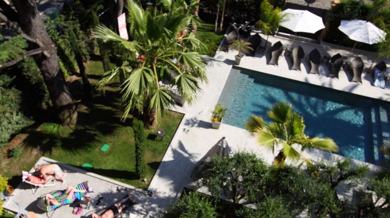 <b>Golden Tulip Cannes Hotel de Paris Pool</b>. Images powered by <a href="https://iceportal.shijigroup.com/" title="IcePortal" target="_blank">IcePortal</a>.