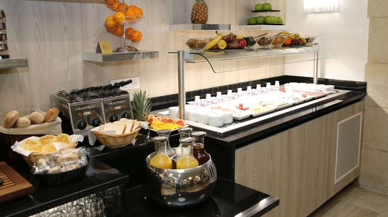 <b>Golden Tulip Cannes Hotel de Paris Restaurant</b>. Images powered by <a href="https://iceportal.shijigroup.com/" title="IcePortal" target="_blank">IcePortal</a>.