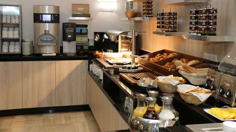 <b>Golden Tulip Cannes Hotel de Paris Restaurant</b>. Images powered by <a href="https://iceportal.shijigroup.com/" title="IcePortal" target="_blank">IcePortal</a>.