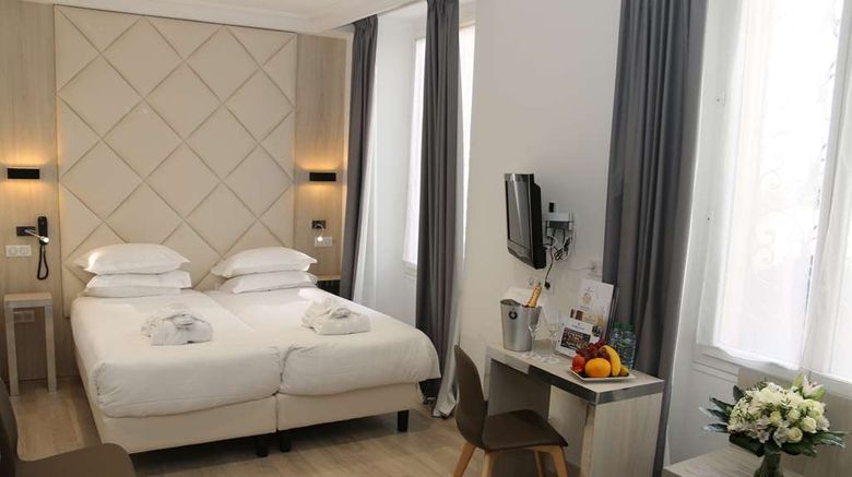 <b>Golden Tulip Cannes Hotel de Paris Room</b>. Images powered by <a href="https://iceportal.shijigroup.com/" title="IcePortal" target="_blank">IcePortal</a>.