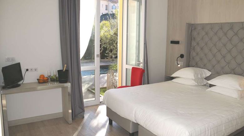 <b>Golden Tulip Cannes Hotel de Paris Room</b>. Images powered by <a href="https://iceportal.shijigroup.com/" title="IcePortal" target="_blank">IcePortal</a>.