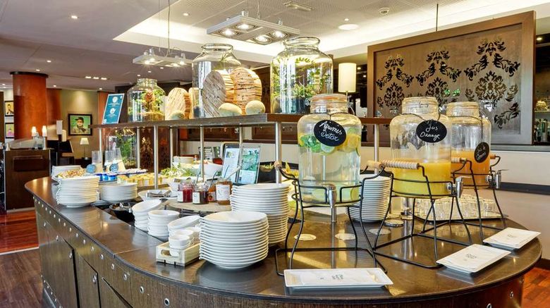 <b>Golden Tulip Paris CDG Airport Restaurant</b>. Images powered by <a href="https://iceportal.shijigroup.com/" title="IcePortal" target="_blank">IcePortal</a>.