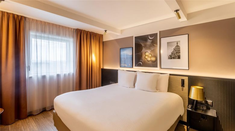 <b>Golden Tulip Paris CDG Airport Room</b>. Images powered by <a href="https://iceportal.shijigroup.com/" title="IcePortal" target="_blank">IcePortal</a>.