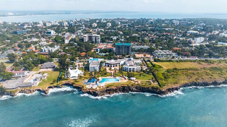 Golden Tulip Dar Es Salaam Exterior
