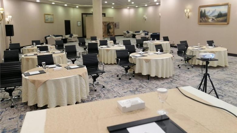<b>Golden Tulip Hail Hotel Meeting</b>. Images powered by <a href="https://iceportal.shijigroup.com/" title="IcePortal" target="_blank">IcePortal</a>.
