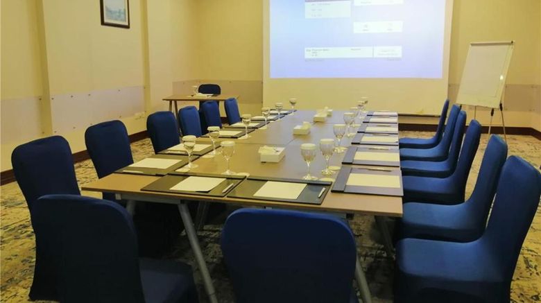 <b>Golden Tulip Hail Hotel Meeting</b>. Images powered by <a href="https://iceportal.shijigroup.com/" title="IcePortal" target="_blank">IcePortal</a>.