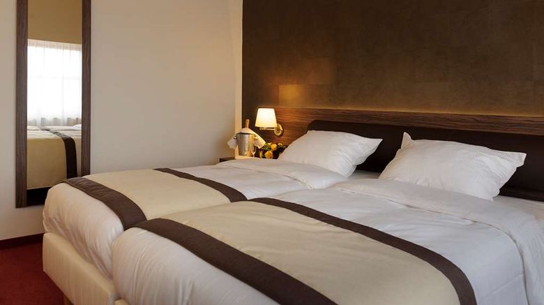 <b>Golden Tulip Hotel De Medici Room</b>. Images powered by <a href="https://iceportal.shijigroup.com/" title="IcePortal" target="_blank">IcePortal</a>.
