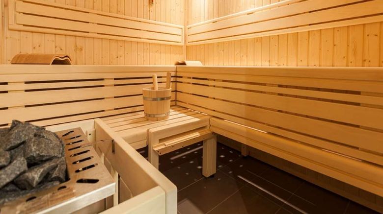 <b>Golden Tulip Kassel Hotel Reiss Health</b>. Images powered by <a href="https://iceportal.shijigroup.com/" title="IcePortal" target="_blank">IcePortal</a>.