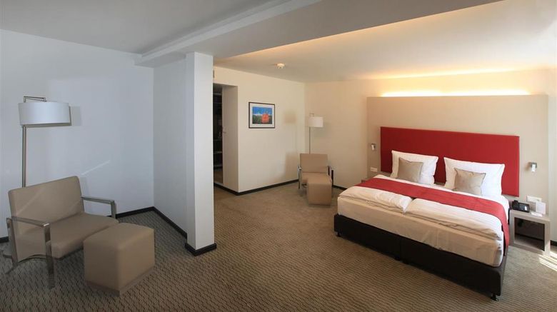 <b>Golden Tulip Kassel Hotel Reiss Suite</b>. Images powered by <a href="https://iceportal.shijigroup.com/" title="IcePortal" target="_blank">IcePortal</a>.