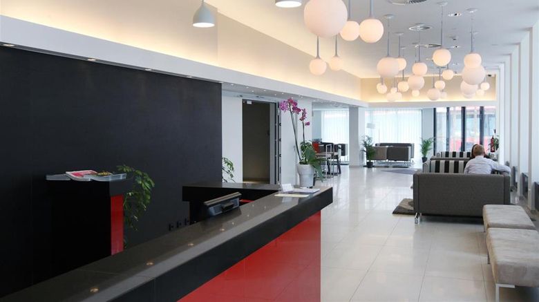 <b>Golden Tulip Kassel Hotel Reiss Lobby</b>. Images powered by <a href="https://iceportal.shijigroup.com/" title="IcePortal" target="_blank">IcePortal</a>.