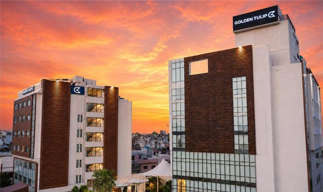 Golden Tulip Lucknow Exterior