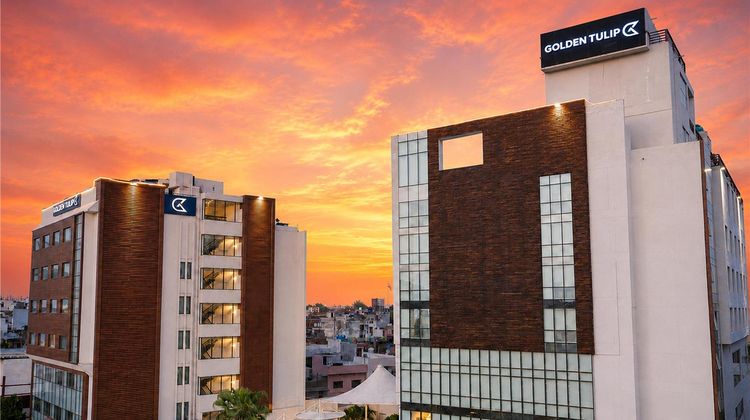Golden Tulip Lucknow Exterior