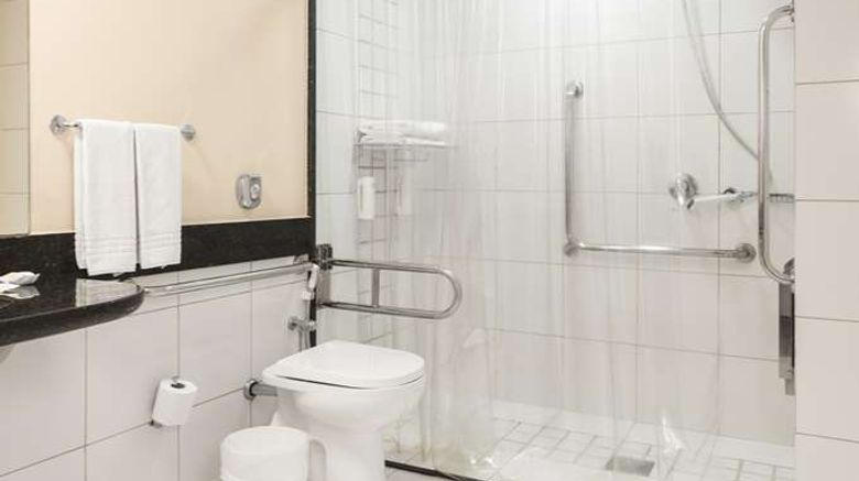 <b>Golden Tulip Porto Vitoria Room</b>. Images powered by <a href="https://iceportal.shijigroup.com/" title="IcePortal" target="_blank">IcePortal</a>.