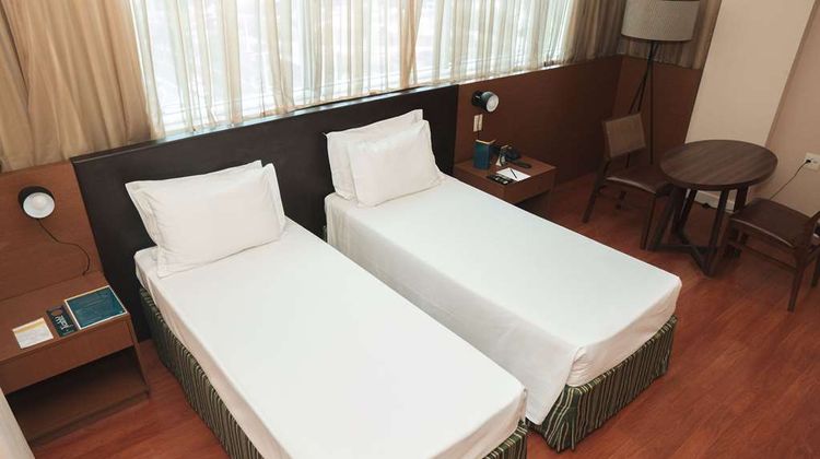 Golden Tulip Porto Vitoria Room