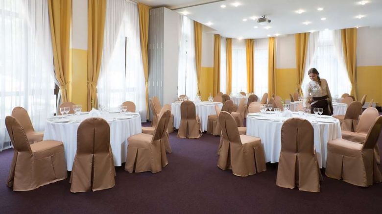 <b>Golden Tulip Rosa Khutor Meeting</b>. Images powered by <a href="https://iceportal.shijigroup.com/" title="IcePortal" target="_blank">IcePortal</a>.