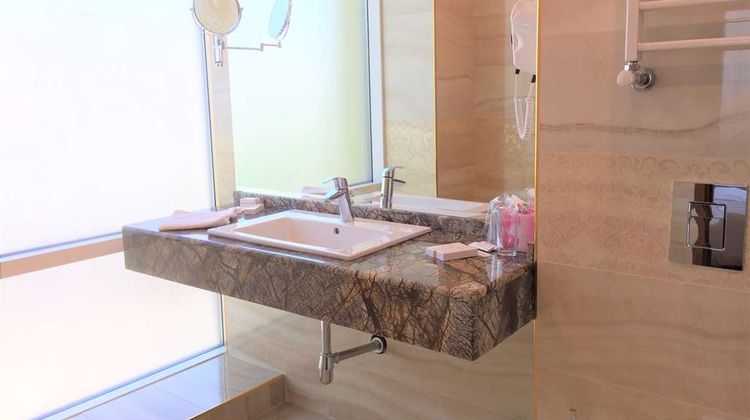 Golden Tulip Varna Suite
