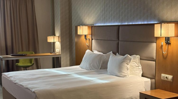 Golden Tulip Varna Room