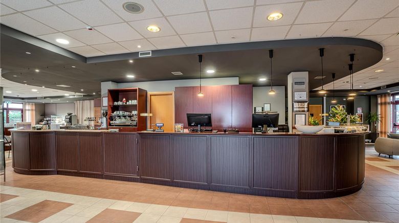 <b>Tulip Inn Turin South Hotel Lobby</b>. Images powered by <a href="https://iceportal.shijigroup.com/" title="IcePortal" target="_blank">IcePortal</a>.