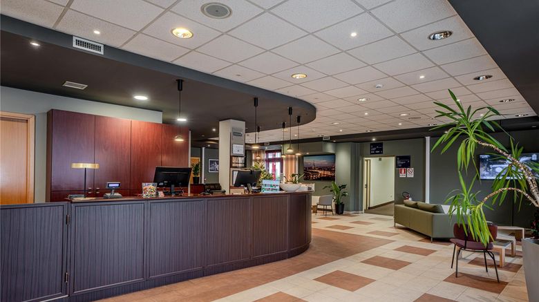 <b>Tulip Inn Turin South Hotel Lobby</b>. Images powered by <a href="https://iceportal.shijigroup.com/" title="IcePortal" target="_blank">IcePortal</a>.