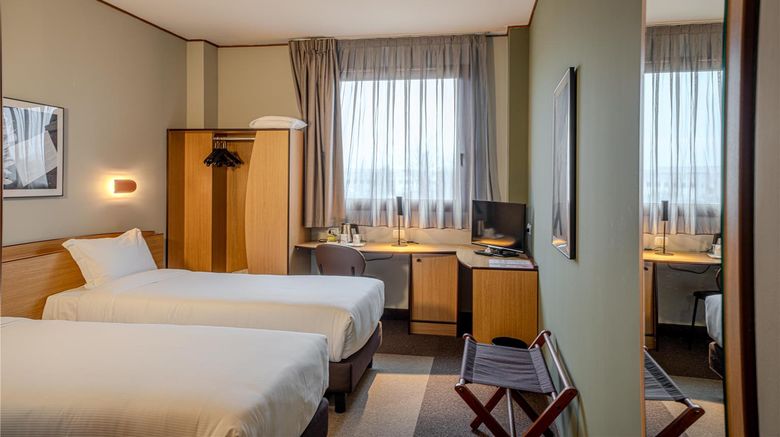 <b>Tulip Inn Turin South Hotel Room</b>. Images powered by <a href="https://iceportal.shijigroup.com/" title="IcePortal" target="_blank">IcePortal</a>.
