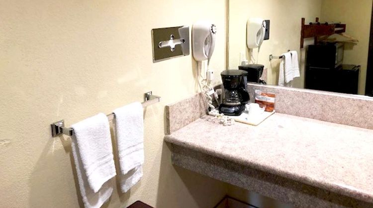 Americas Best Value Inn Pasadena Room