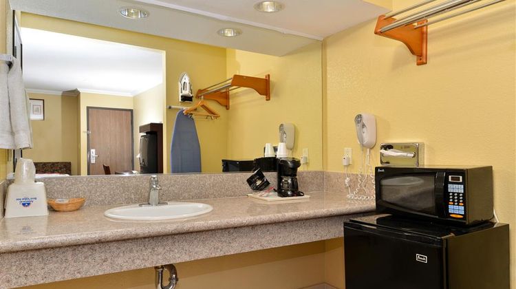 Americas Best Value Inn Pasadena Room