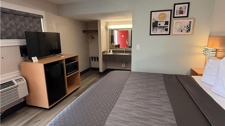 <b>Americas Best Value Inn, Ponca City Room</b>. Images powered by <a href="https://iceportal.shijigroup.com/" title="IcePortal" target="_blank">IcePortal</a>.