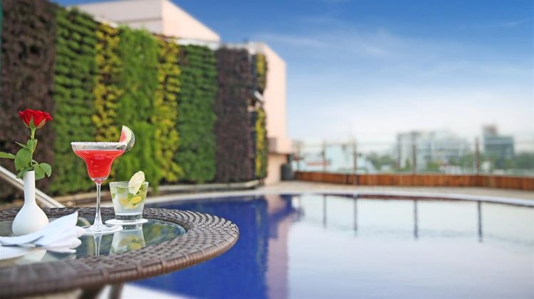 Golden Tulip Hotel Jaipur Pool