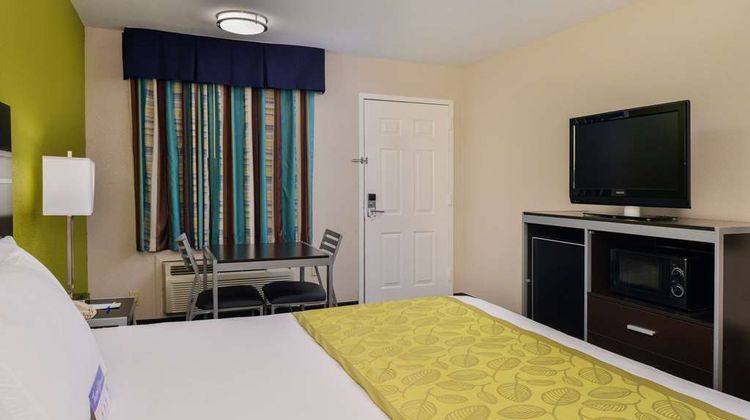 Americas Best Value Inn Pasadena Room
